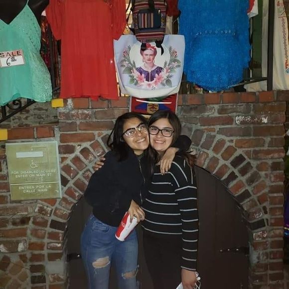 Meet your Posher, Cristina - Picture 1 of 1